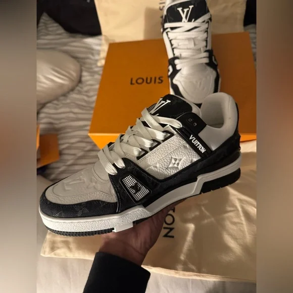 Brand new lv. - Picture 3 of 5